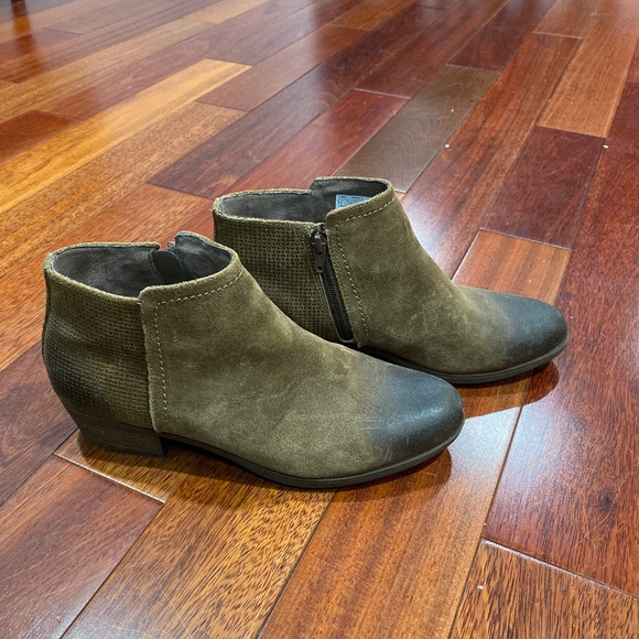 Rockport Suede Booties - Picture 1 of 5